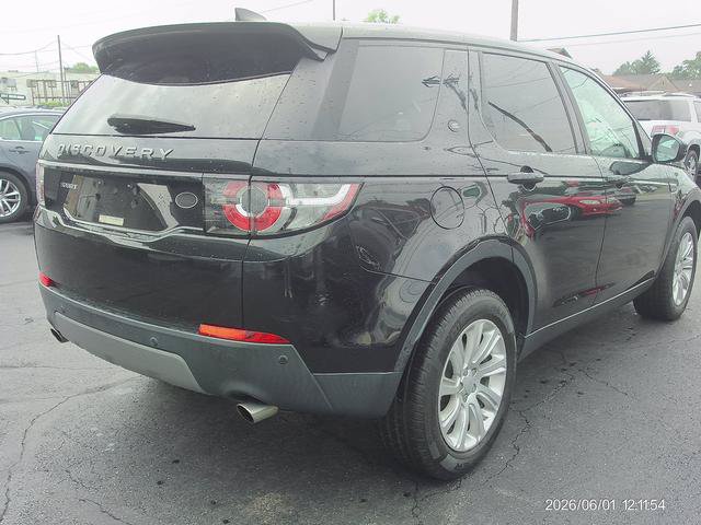 Used 2017 Land Rover Discovery Sport SE AWD/4WD image 3