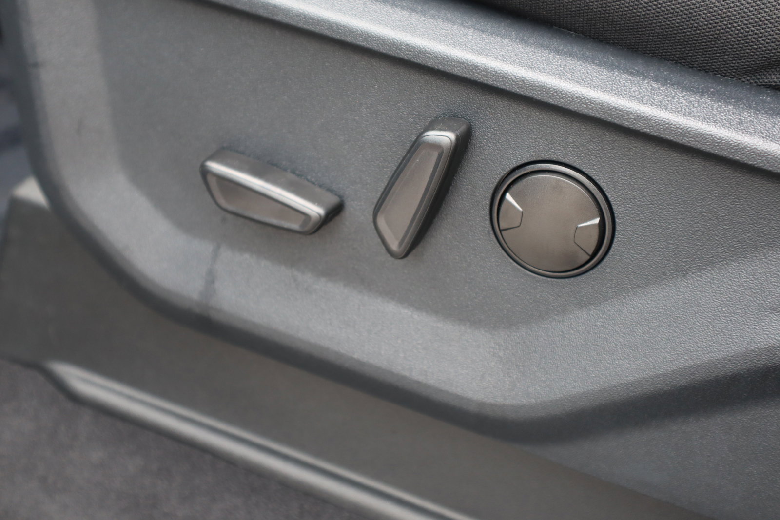 New 2025 Ford F150 XLT w/ Equipment Group 302A MID image 38