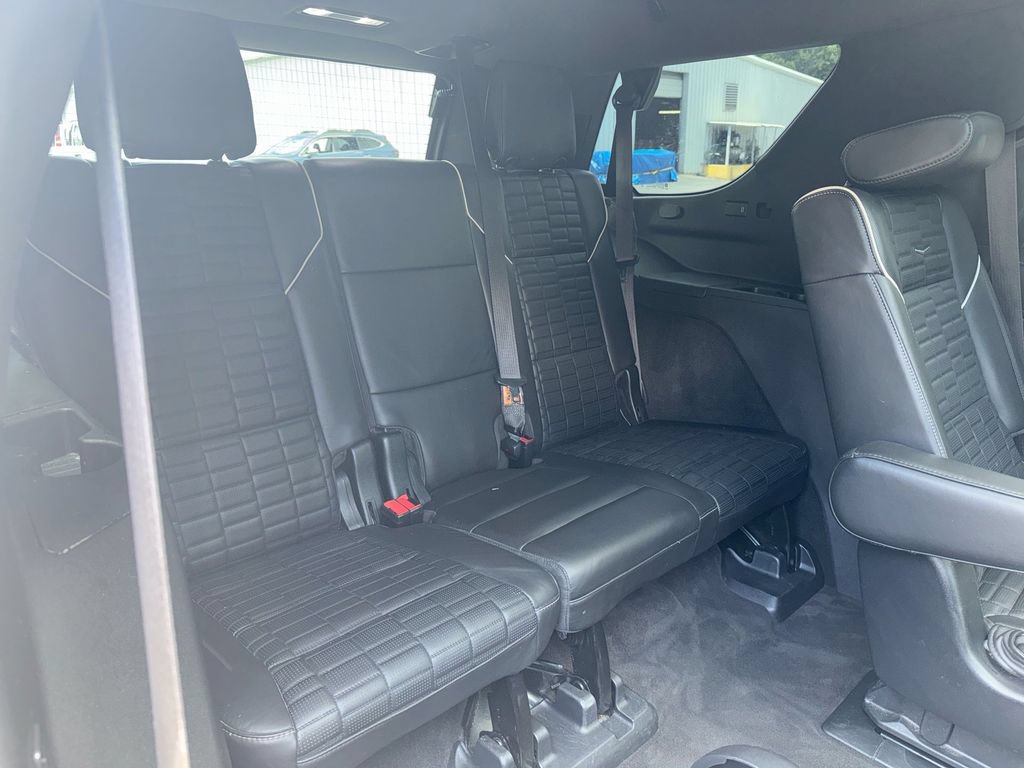 Used 2022 Cadillac Escalade Premium Luxury Platinum w/ Heavy-Duty Trailer Package AWD/4WD image 30