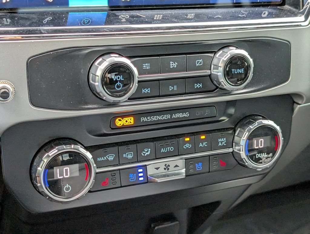 Used 2022 Ford F350 Lariat w/ Lariat Ultimate Package AWD/4WD image 29