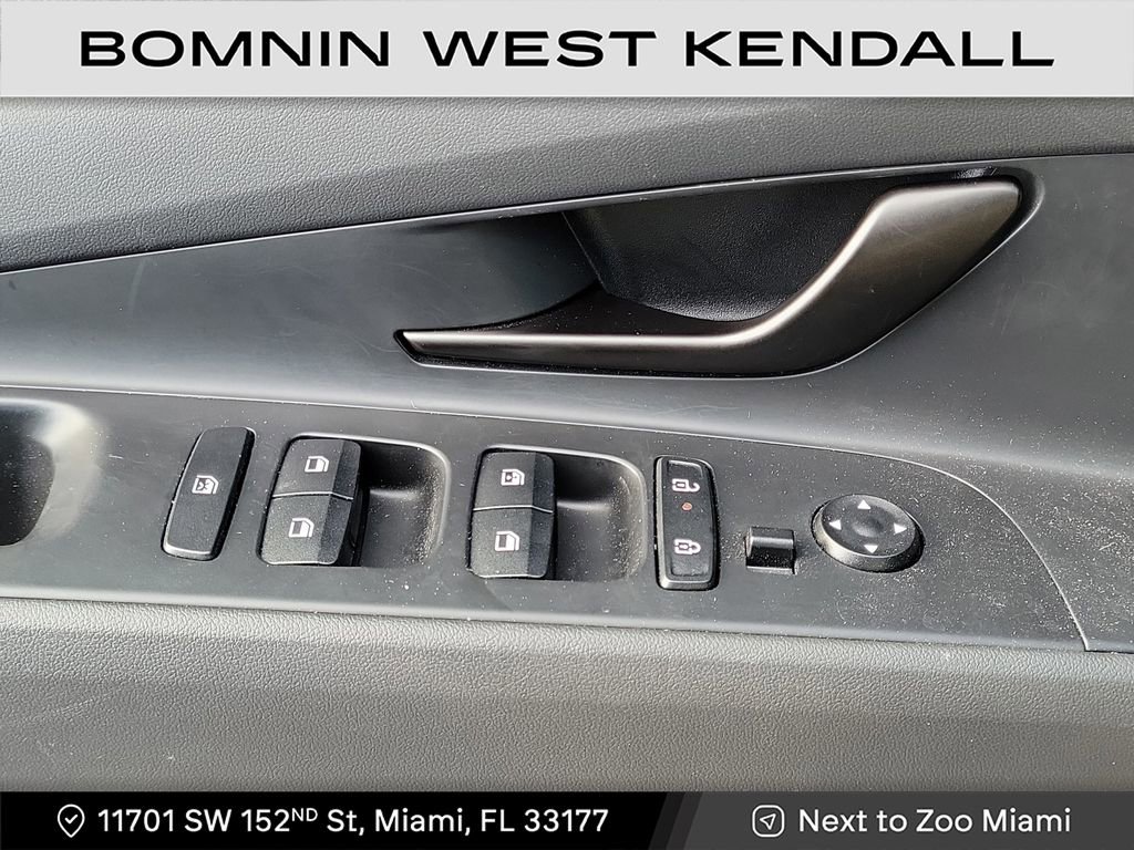 Used 2025 Hyundai Elantra Sport image 26