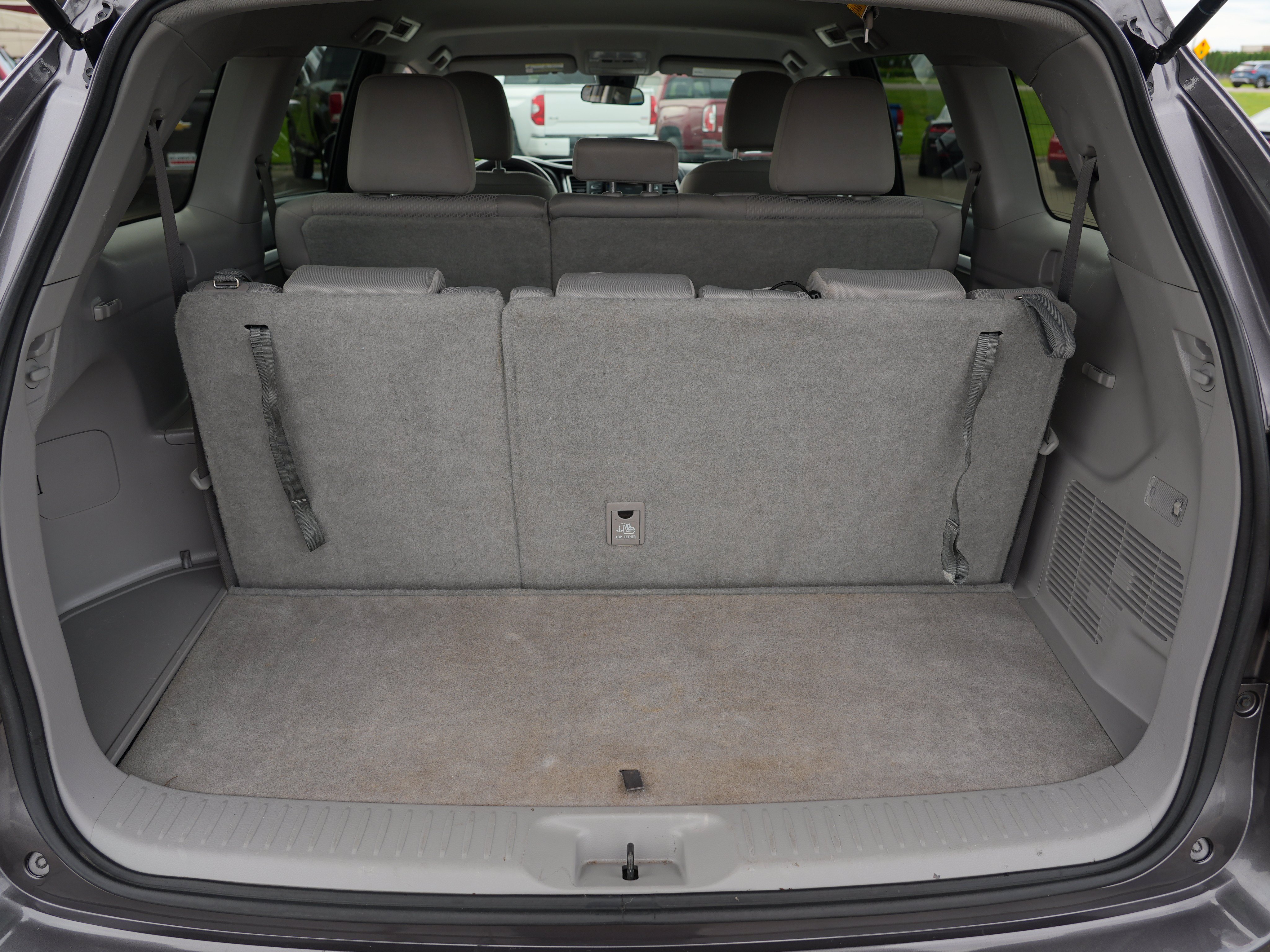 Used 2017 Toyota Highlander LE w/ Carpet Mat Package AWD/4WD image 26