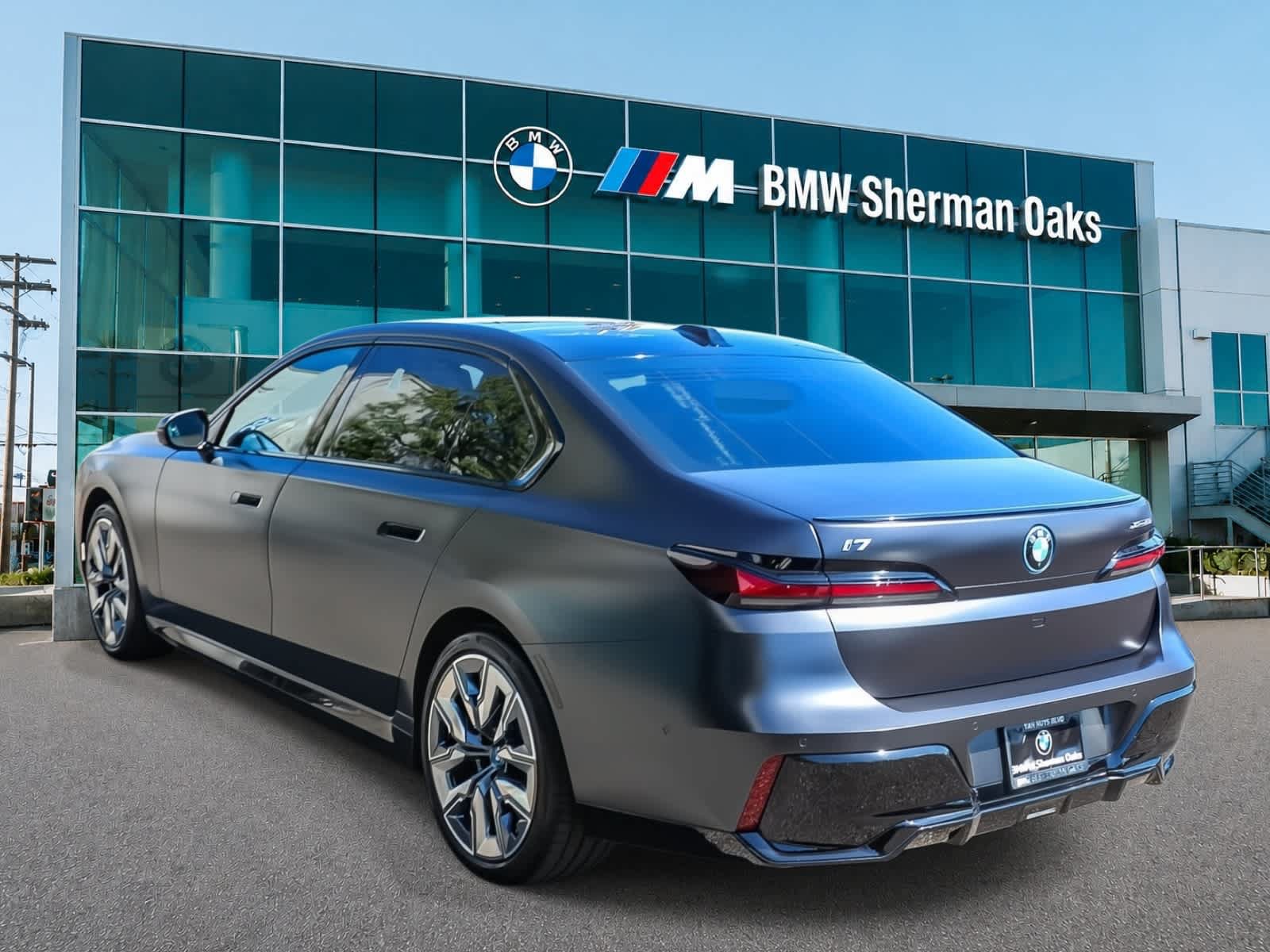 Used 2023 BMW i7 xDrive60 AWD/4WD image 6