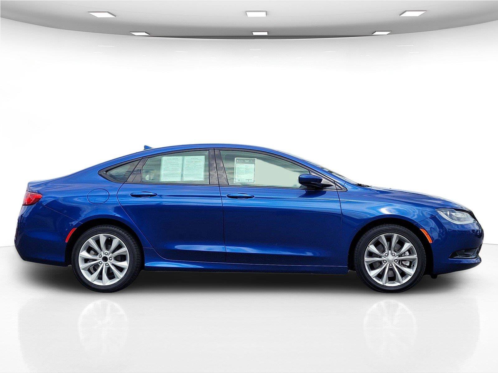 Used 2015 Chrysler 200 S w/ Navigation & Sound Group I FWD image 5