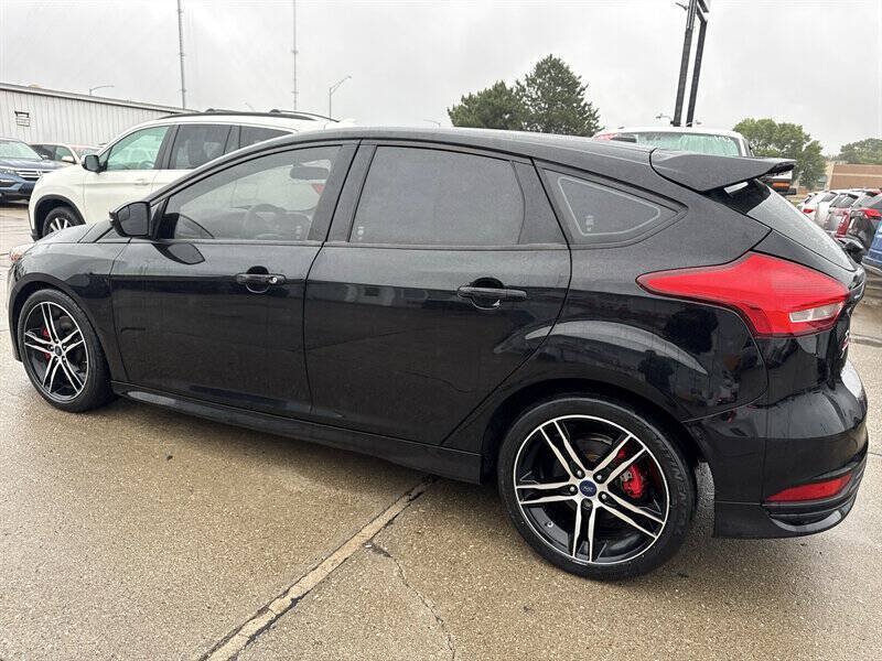Used 2016 Ford Focus ST w/ Equipment Group 401A FWD image 4