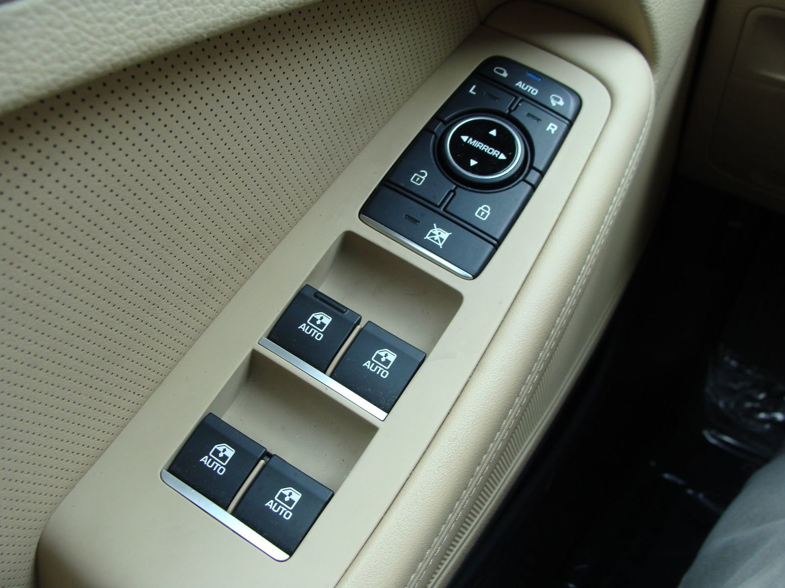 Used 2017 Genesis G80 3.8 w/ Option Group 03 image 21