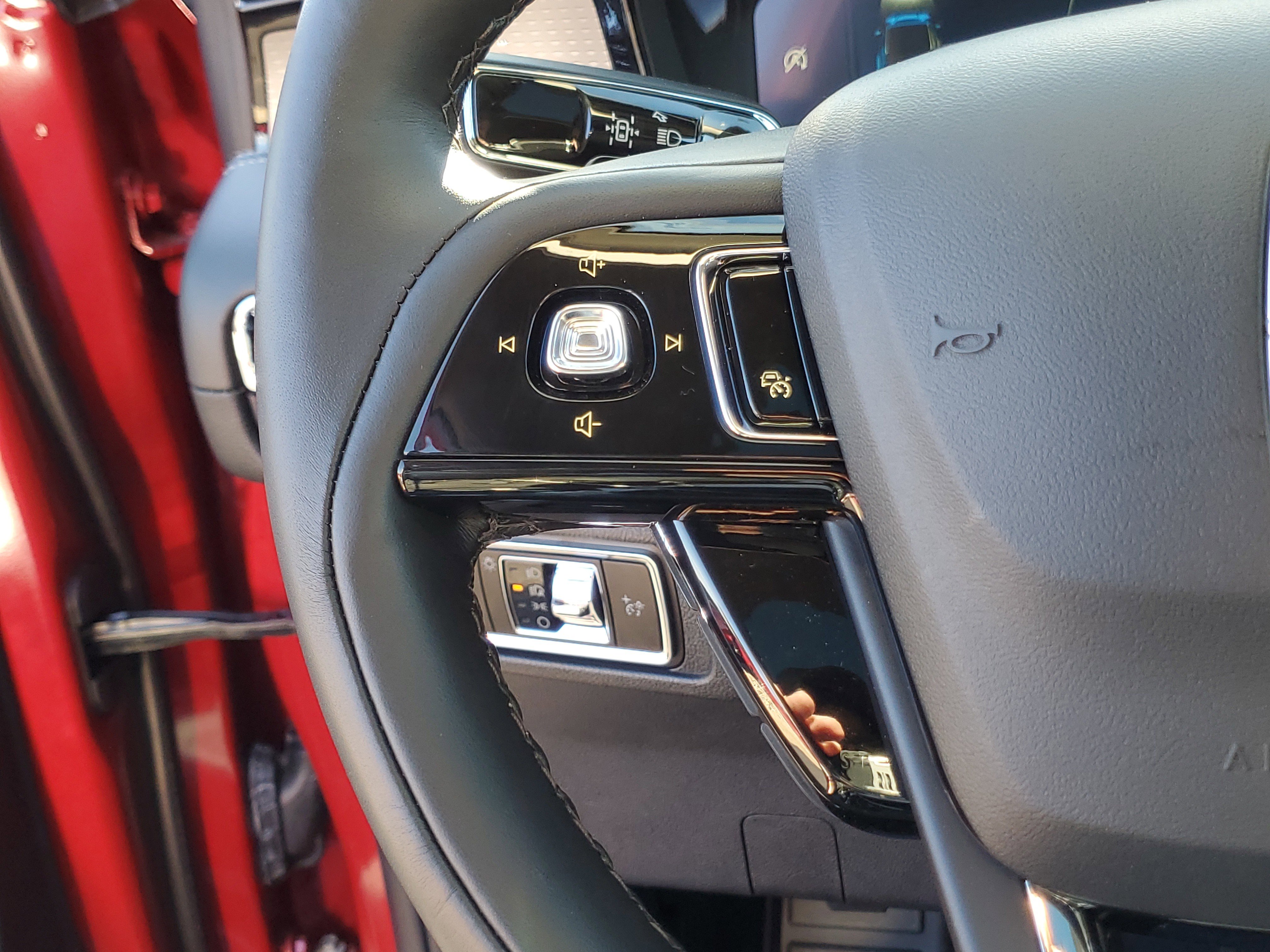 New 2025 Lincoln Corsair Reserve w/ Equipment Group 202A image 17