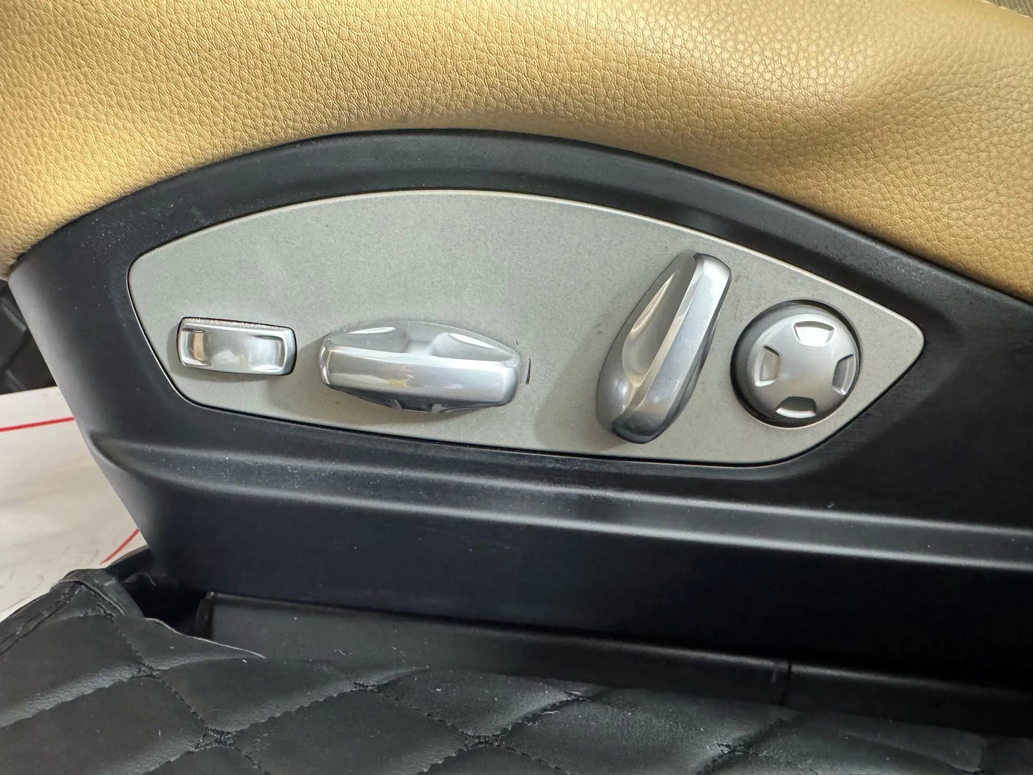 Used 2016 Porsche Panamera image 33