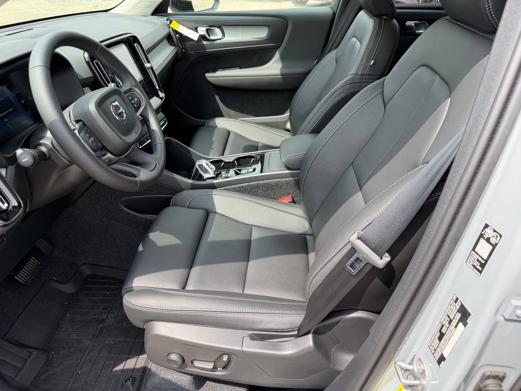 New 2026 Volvo XC40 B5 Plus w/ Climate Package AWD/4WD image 17