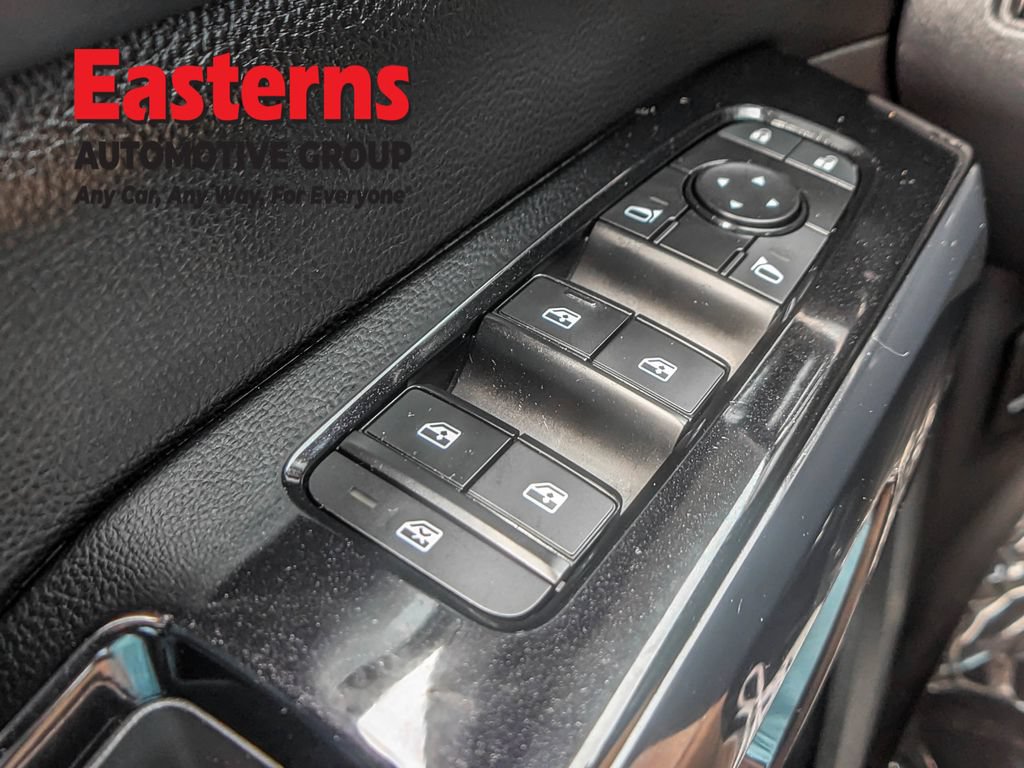 Used 2022 Nissan Pathfinder SV AWD/4WD image 31
