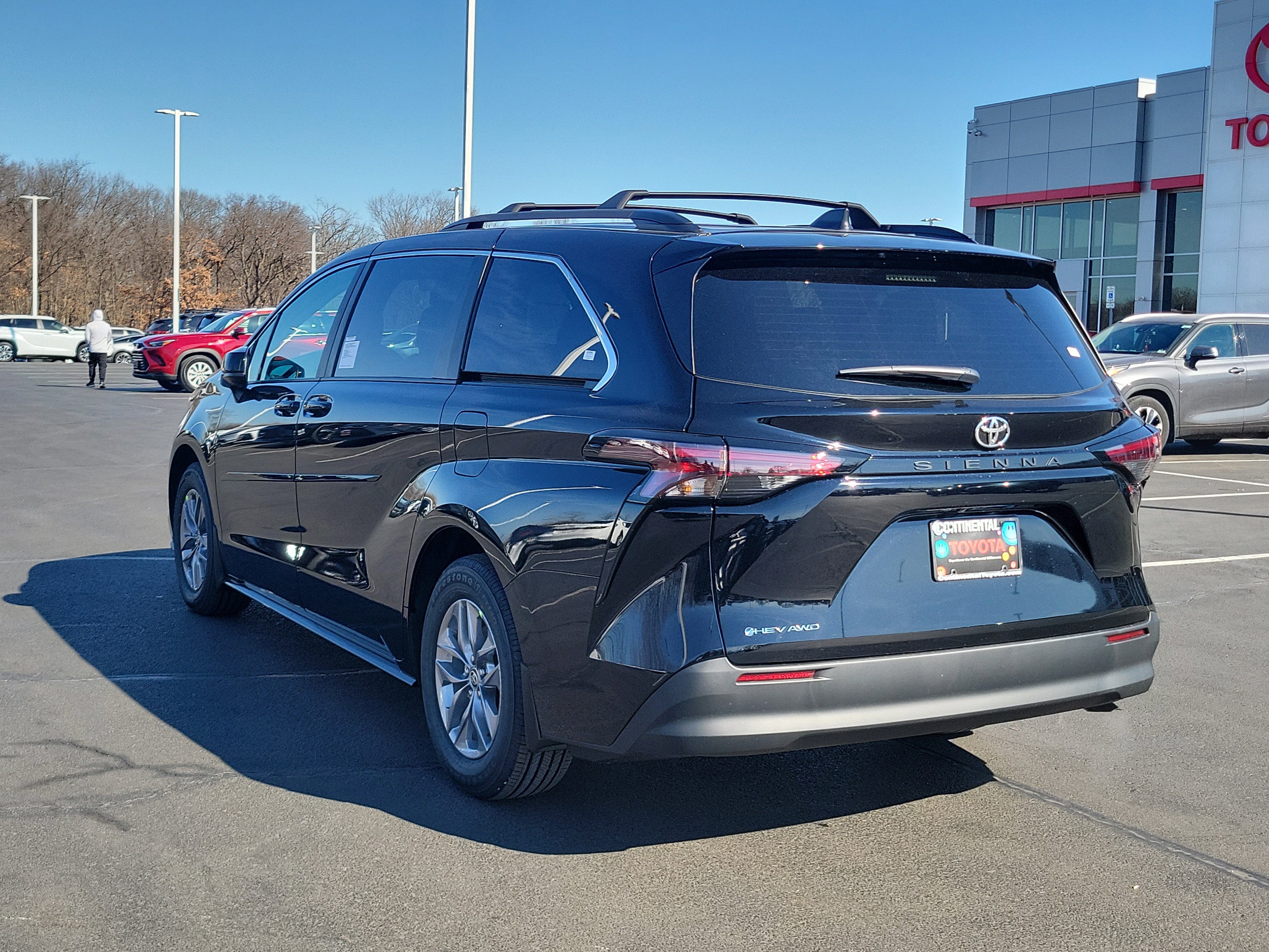 New 2026 Toyota Sienna LE image 4