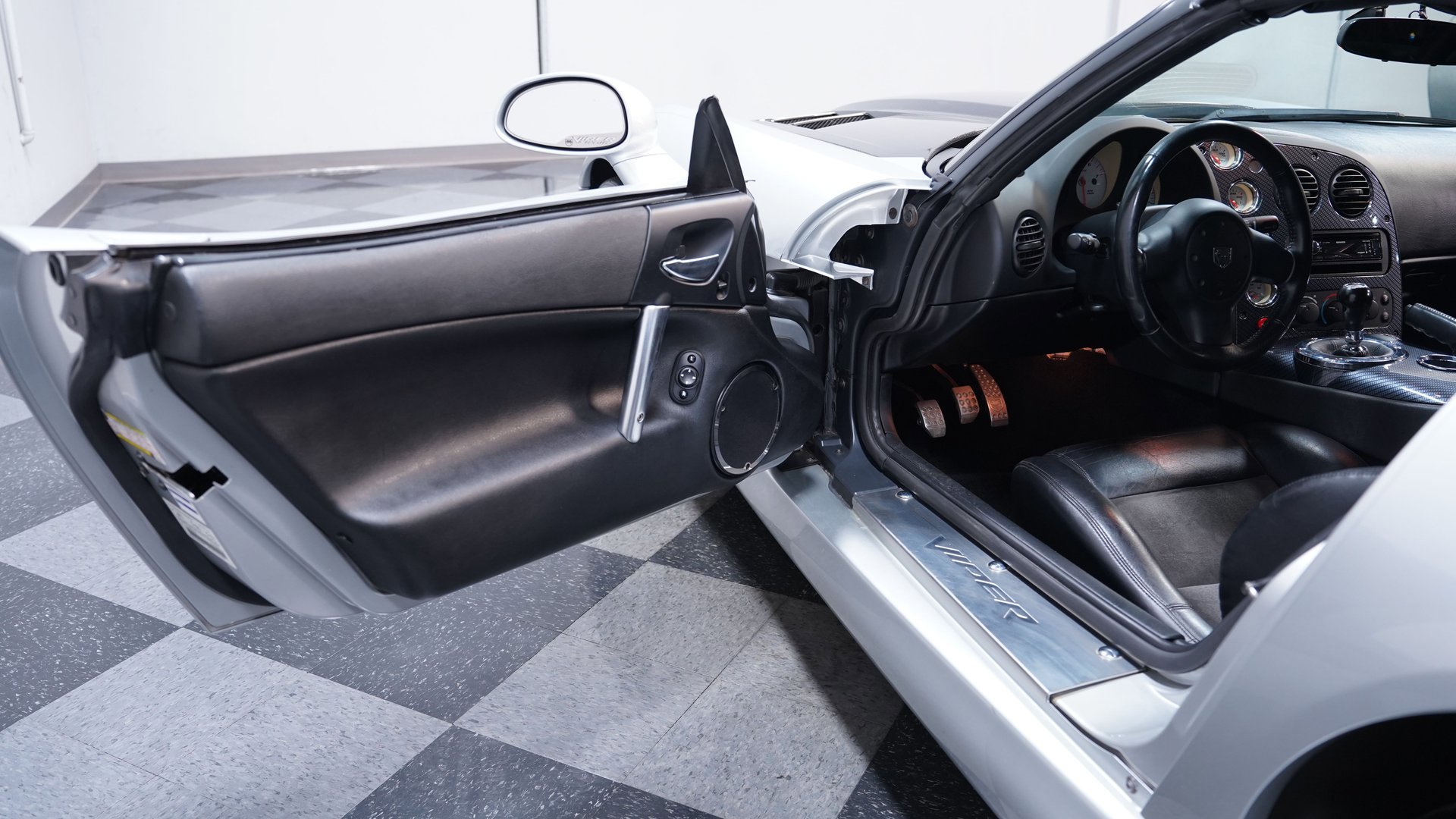 Used 2005 Dodge Viper SRT-10 image 31