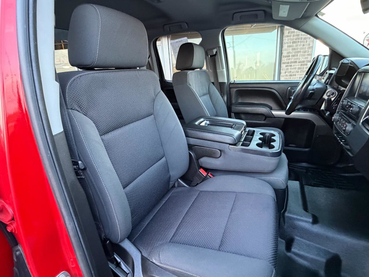 Used 2018 Chevrolet Silverado 1500 LT AWD/4WD image 25