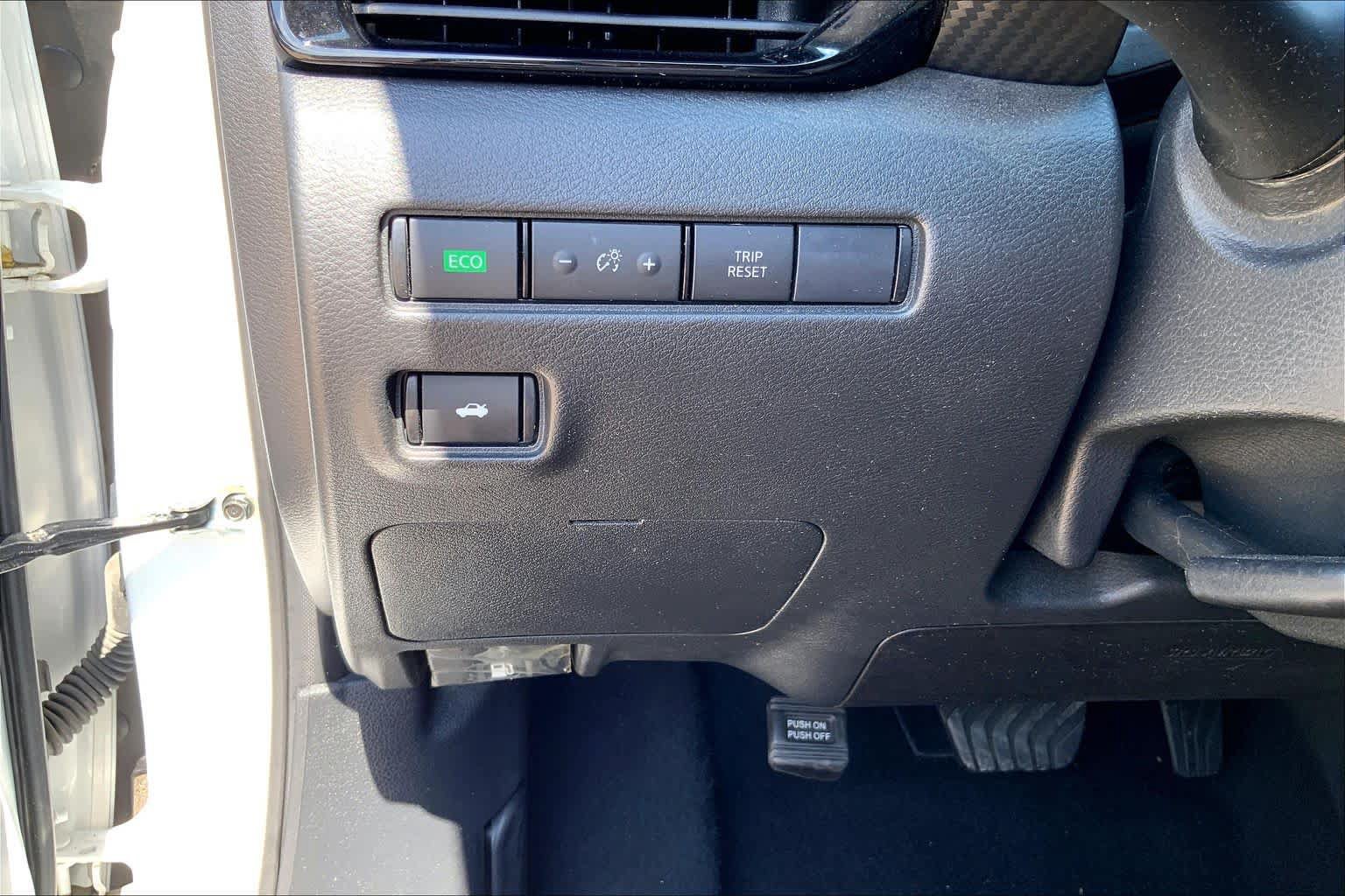 Used 2024 Nissan Sentra SV FWD image 32