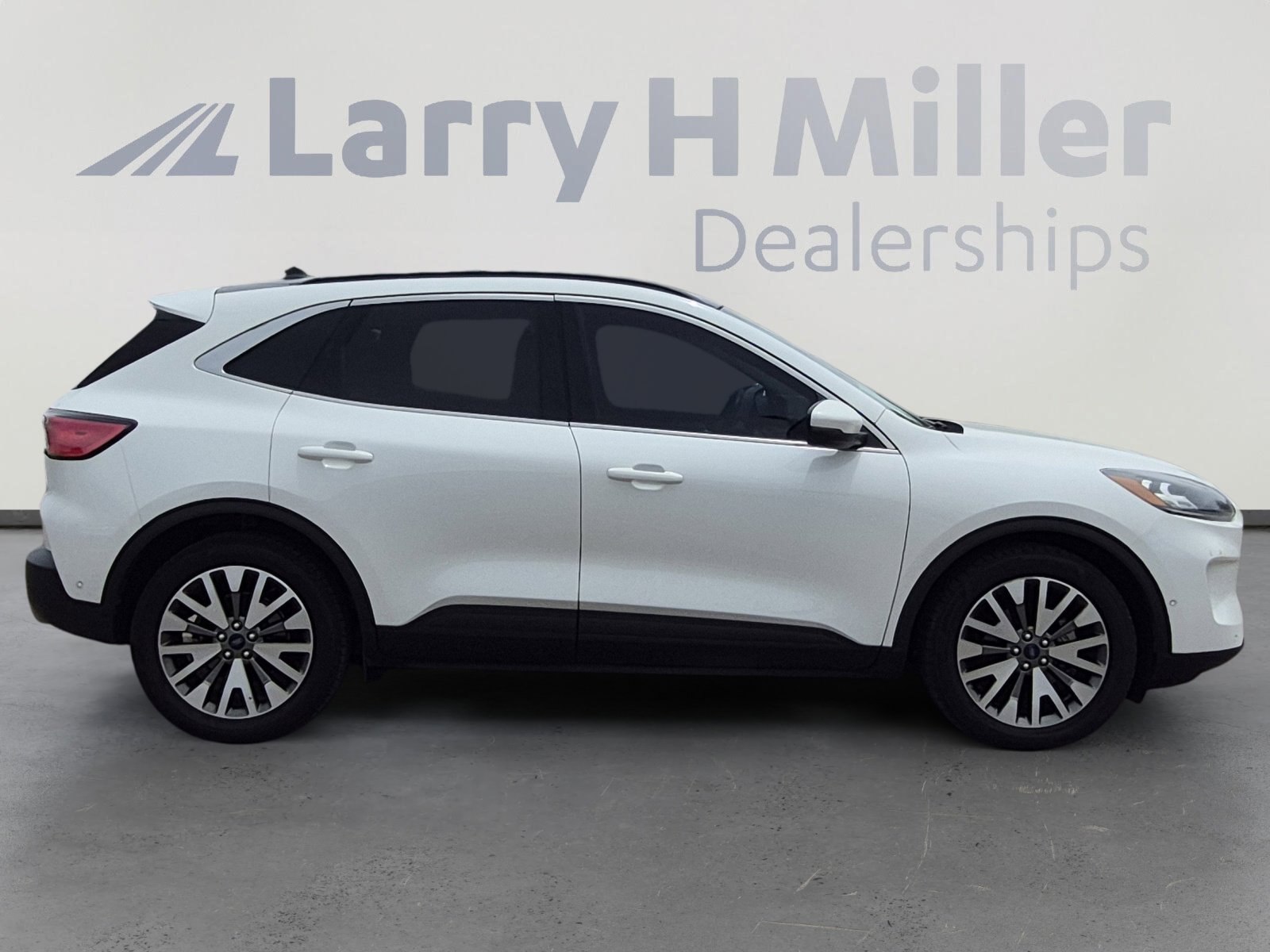 Used 2020 Ford Escape Titanium w/ Titanium Premium Package 2.0 AWD/4WD image 6