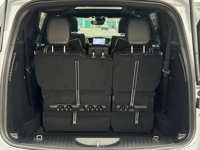 New 2026 Chrysler Pacifica Limited w/ Uconnect Theater Family Group image 9