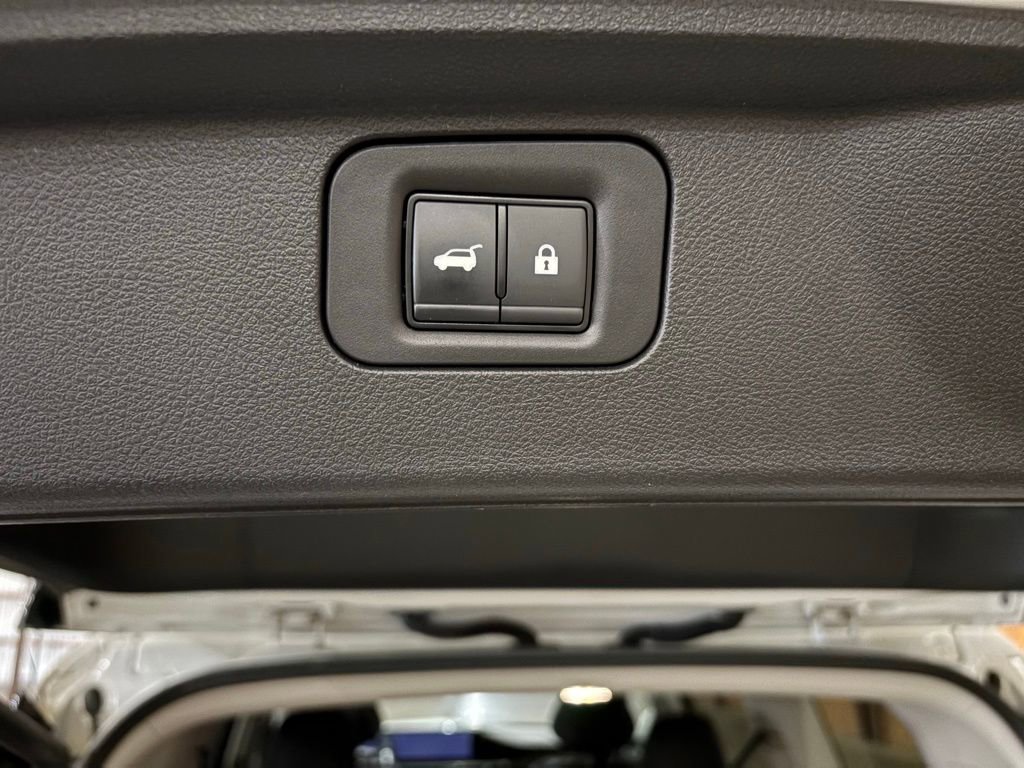 Used 2025 INFINITI QX80 Sensory image 18