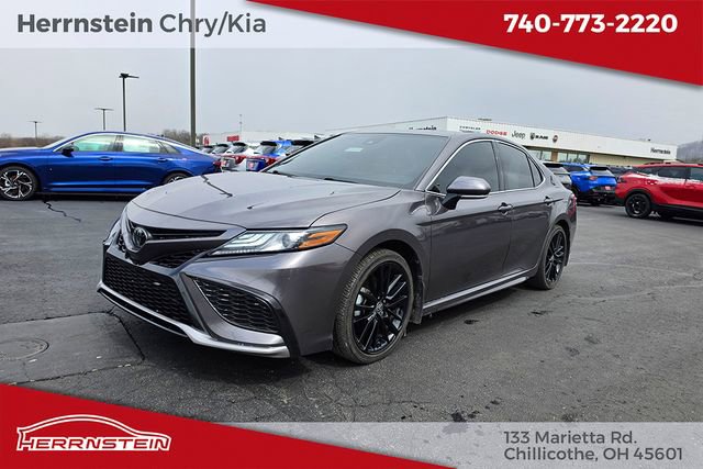 Used 2022 Toyota Camry XSE image 3