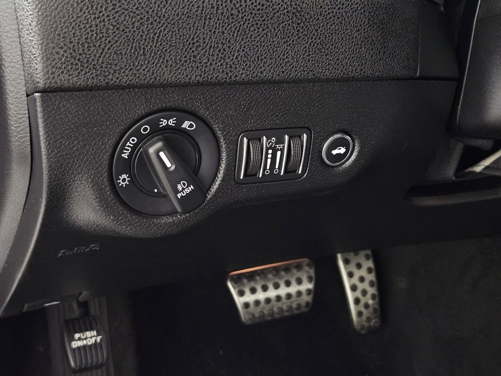 Used 2019 Dodge Charger R/T RWD image 16