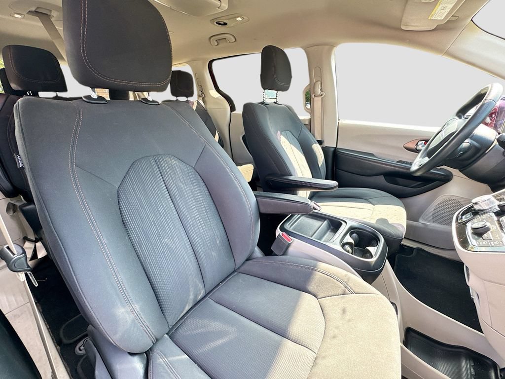 Used 2019 Chrysler Pacifica Touring Plus w/ Tire & Wheel Group FWD image 27