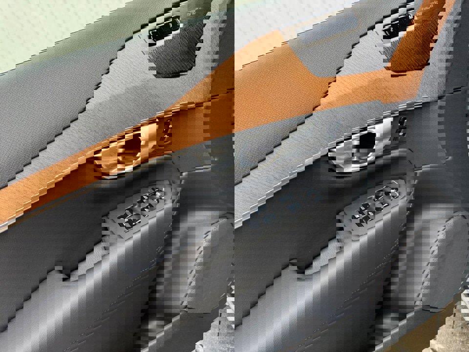 Certified 2024 Volvo XC90 T8 Plus w/ Protection Package Premier image 32