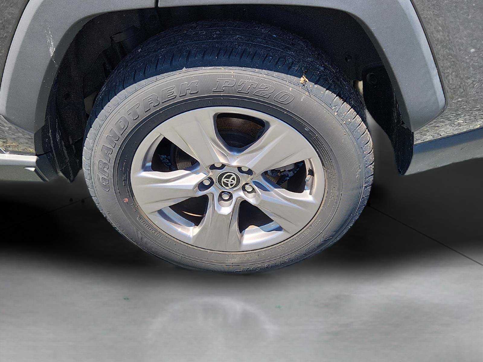Used 2022 Toyota RAV4 XLE AWD/4WD image 14