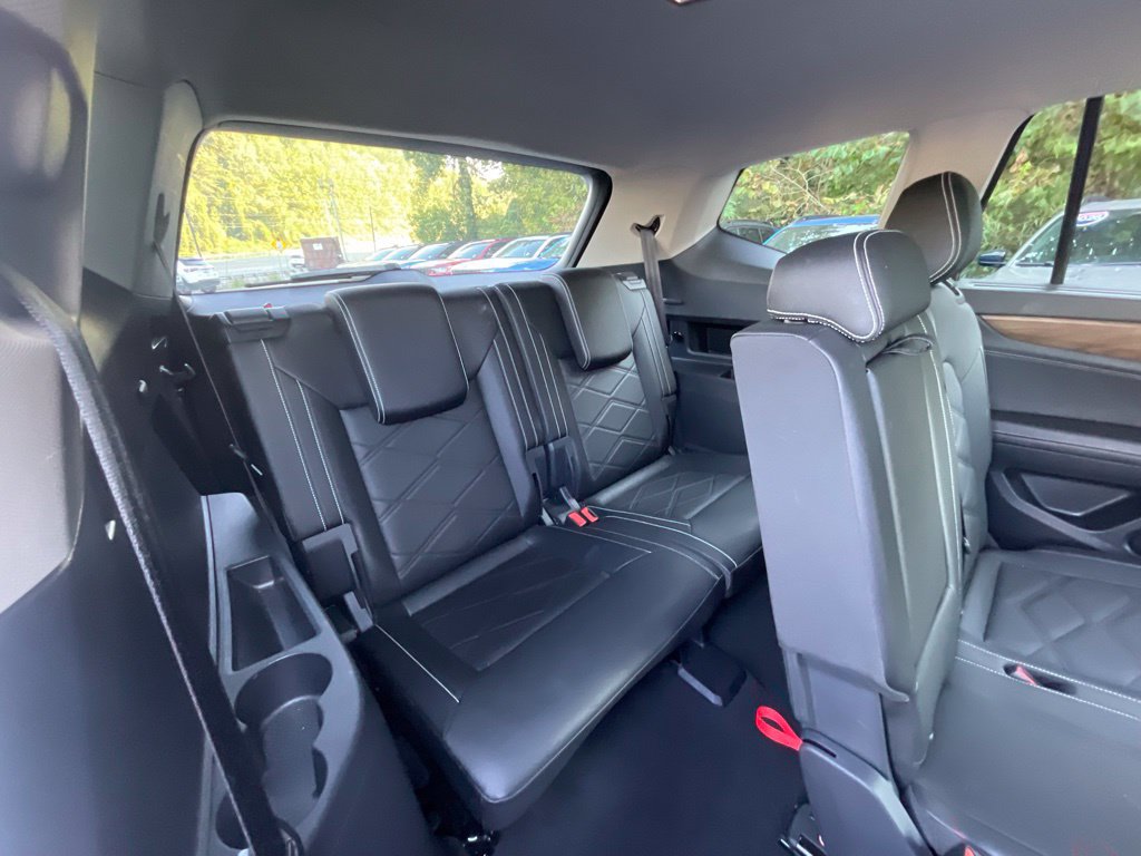 Used 2025 Volkswagen Atlas SE AWD/4WD image 25