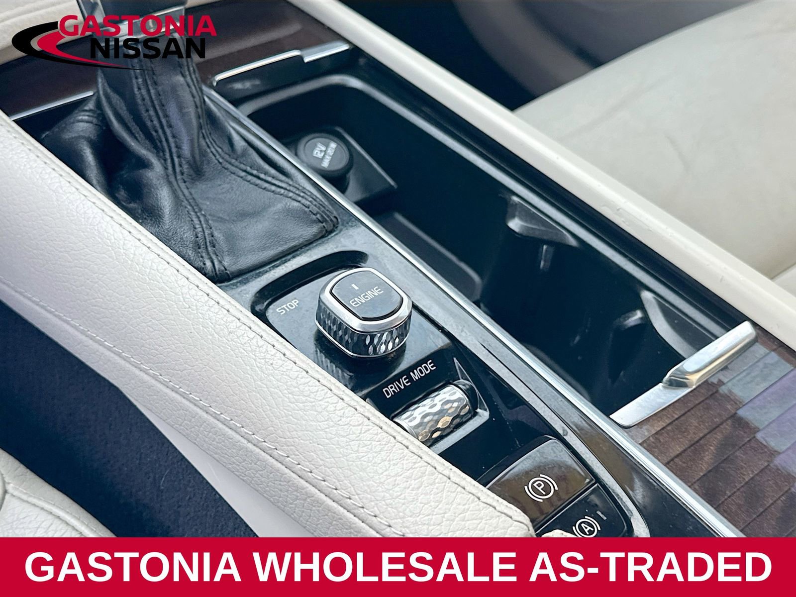 Used 2016 Volvo XC90 T6 Momentum w/ Momentum Plus Package image 17