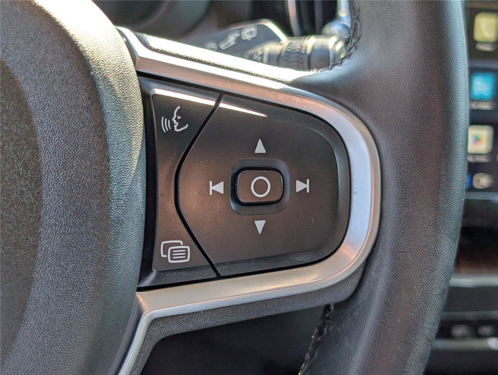 Used 2022 Volvo XC60 B5 Momentum AWD/4WD image 24