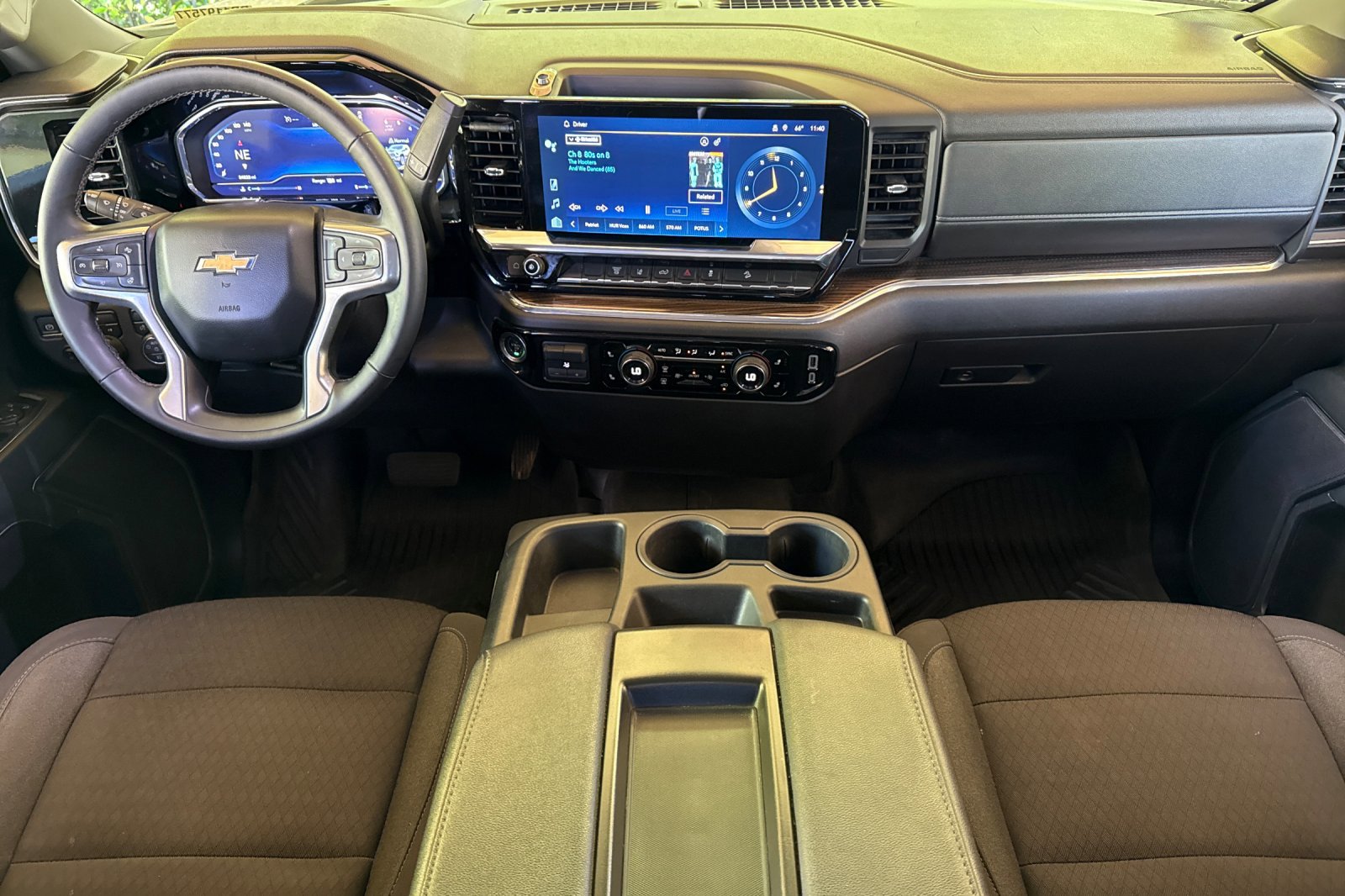 Used 2024 Chevrolet Silverado 2500 LT w/ Convenience Package image 17