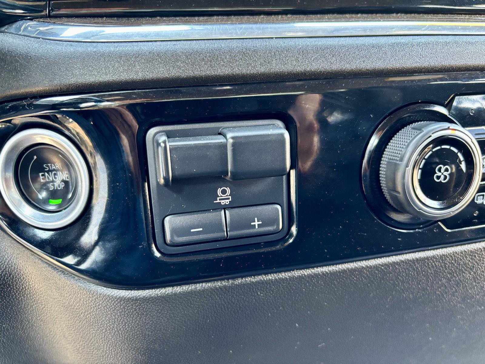 Used 2024 Chevrolet Silverado 2500 LT AWD/4WD image 5