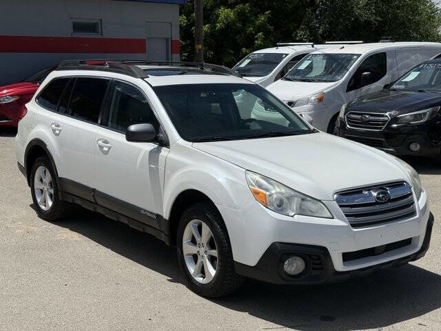 Used 2014 Subaru Outback 2.5i Limited w/ Moonroof Package AWD/4WD image 2