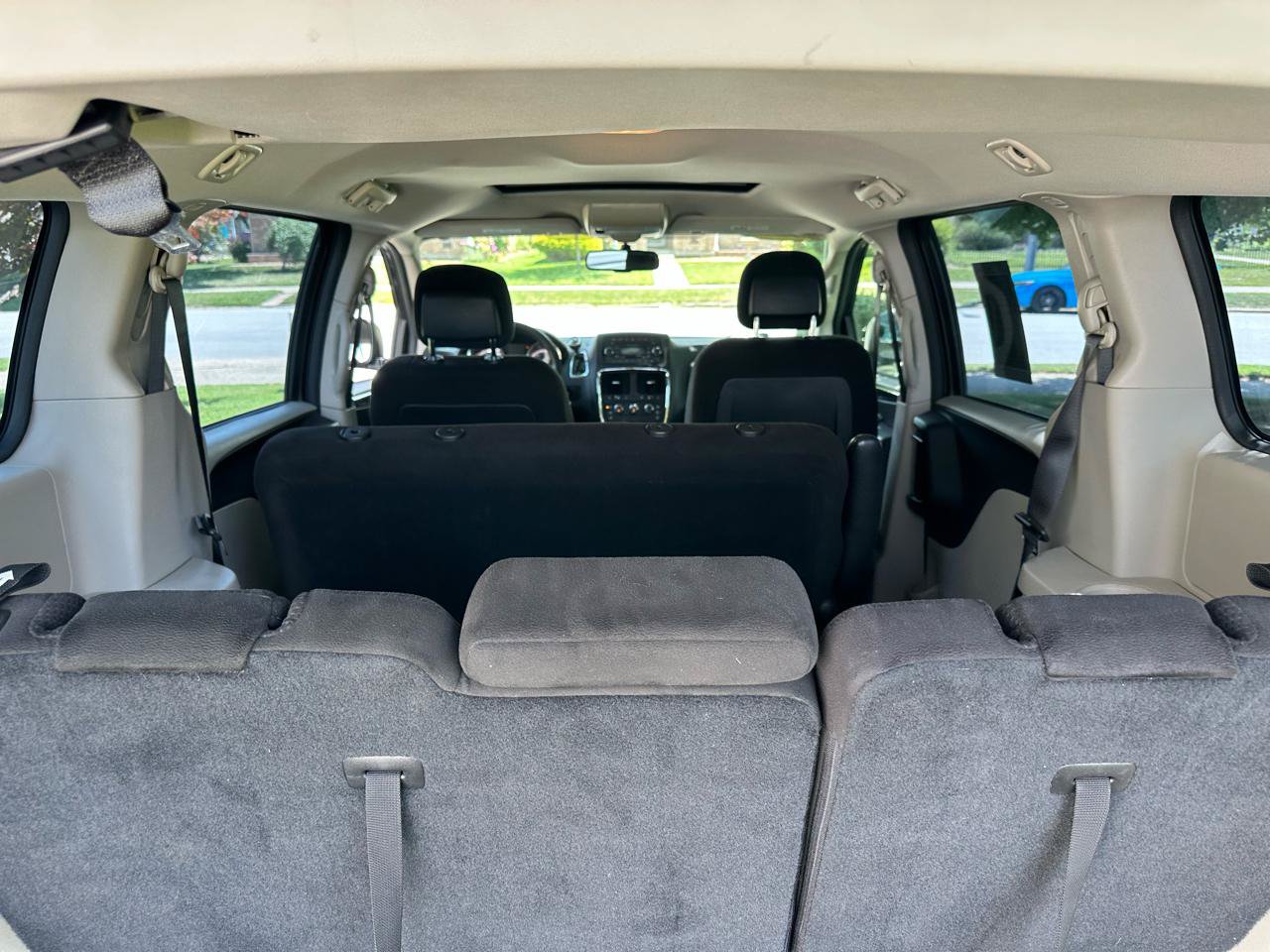 Used 2015 Dodge Grand Caravan American Value Package w/ UConnect Hands-Free Group FWD image 29