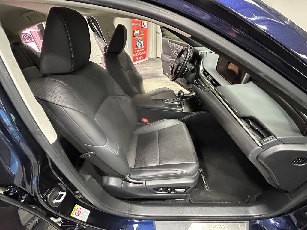 Used 2019 Lexus ES 300h w/ Premium Package FWD image 39