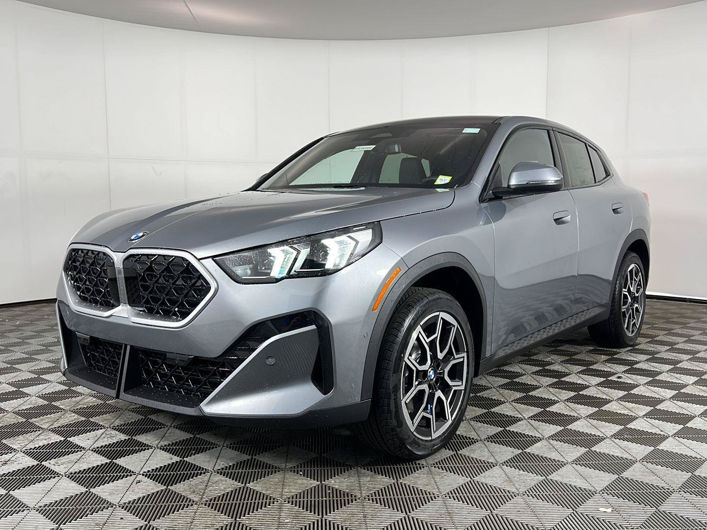 New 2026 BMW X2 xDrive28i w/ Convenience Package AWD/4WD image 4