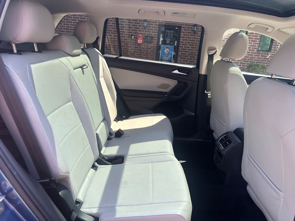 Used 2018 Volkswagen Tiguan SE w/ Panoramic Sunroof Package AWD/4WD image 17
