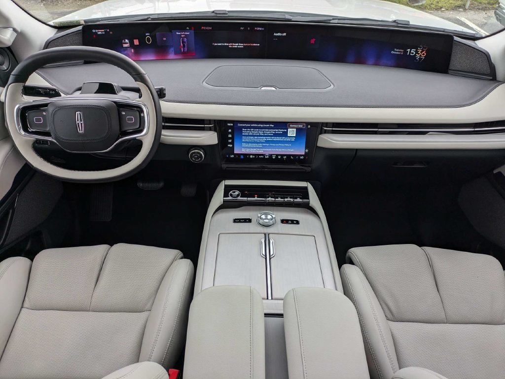 Certified 2026 Lincoln Navigator Reserve AWD/4WD image 16