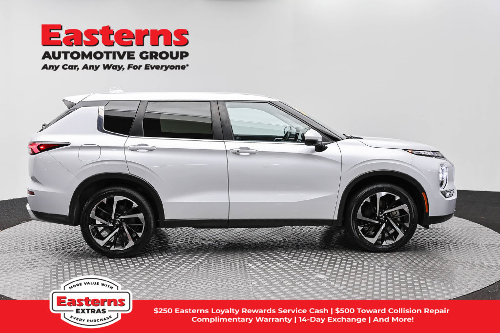 Used 2024 Mitsubishi Outlander SE FWD image 5