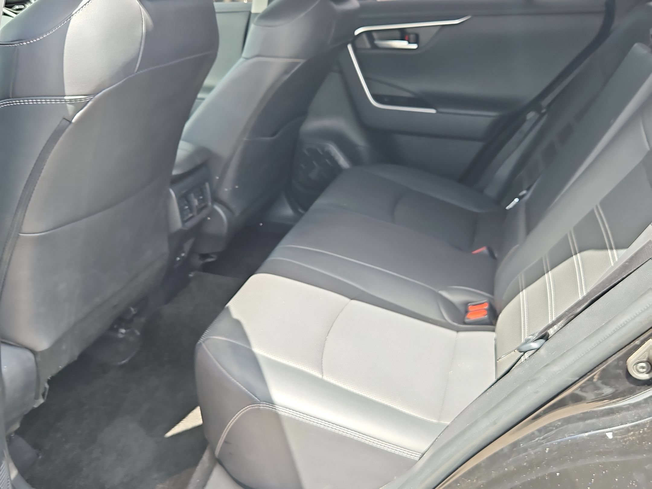 Used 2025 Toyota RAV4 Limited w/ Advanced Technology Package FWD image 24