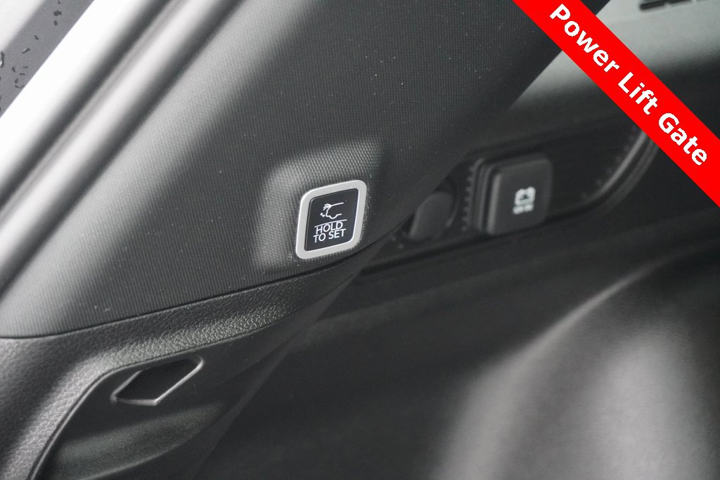 Used 2024 Jeep Grand Cherokee Limited w/ Black Appearance Package image 8