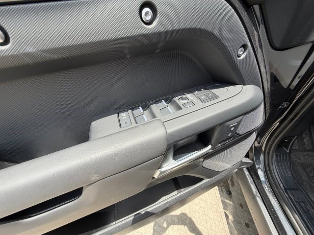 Certified 2026 Land Rover Defender 110 X-Dynamic SE AWD/4WD image 11