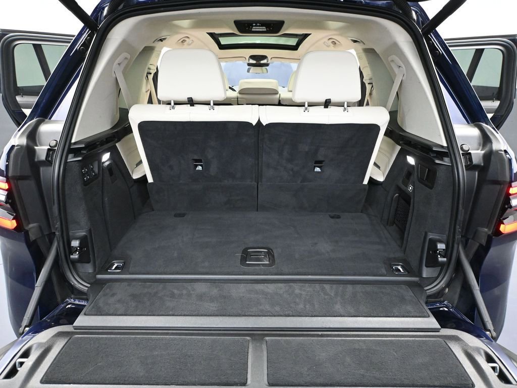 Used 2023 BMW X7 xDrive40i w/ Executive Package image 49