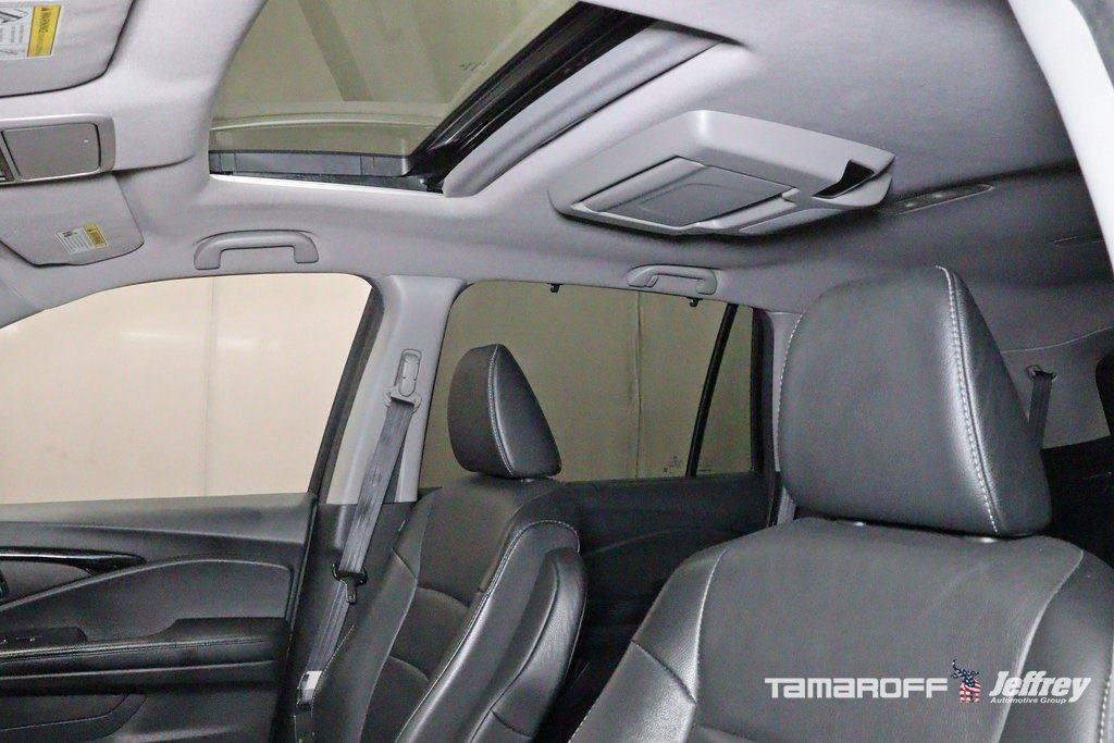 Used 2022 Honda Pilot Touring image 3