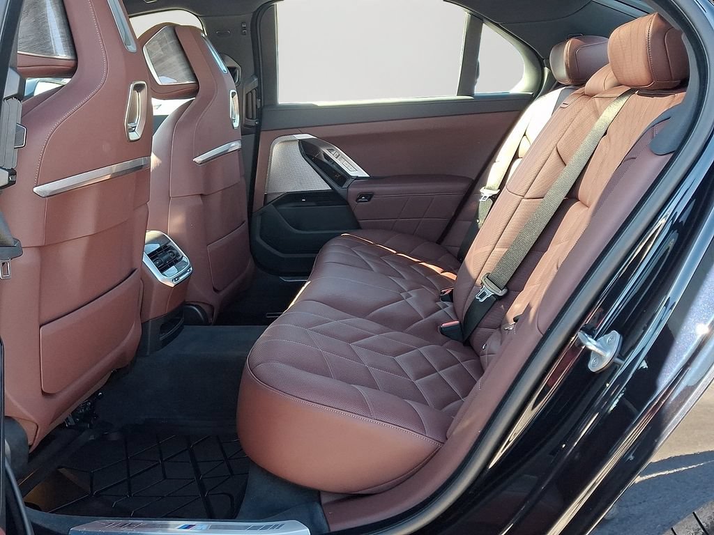 Certified 2025 BMW 760i xDrive w/ Executive Package AWD/4WD image 8