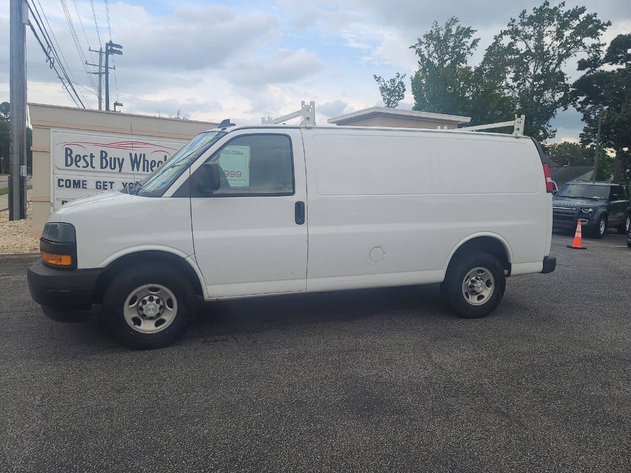 Used 2018 Chevrolet Express 2500 RWD image 4
