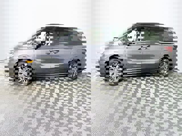 New 2026 Honda Odyssey Touring image 3