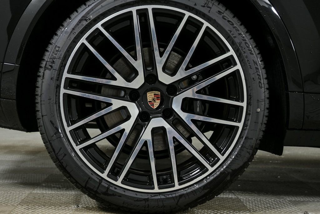New 2025 Porsche Cayenne S image 39