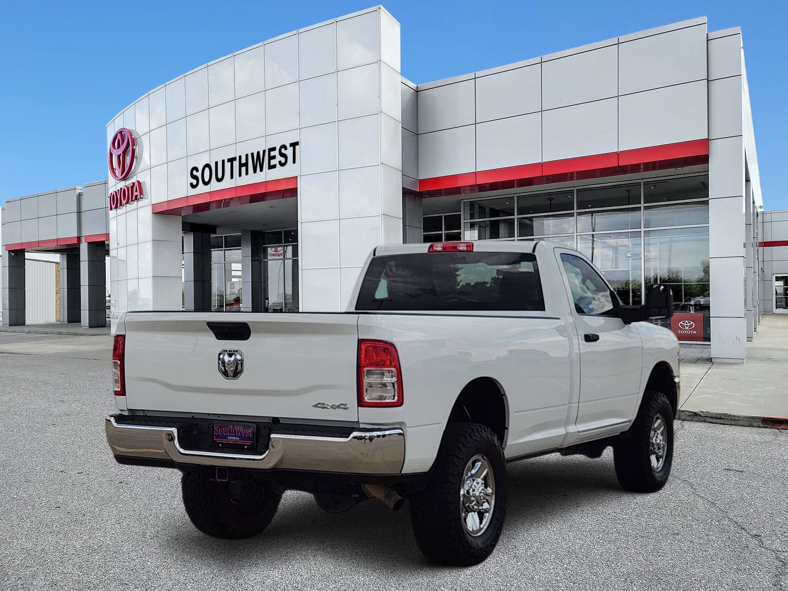 Used 2024 RAM 2500 Tradesman w/ Chrome Appearance Group AWD/4WD image 5