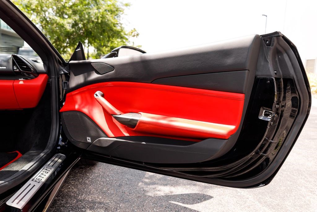 Used 2018 Ferrari 488 Spider image 14