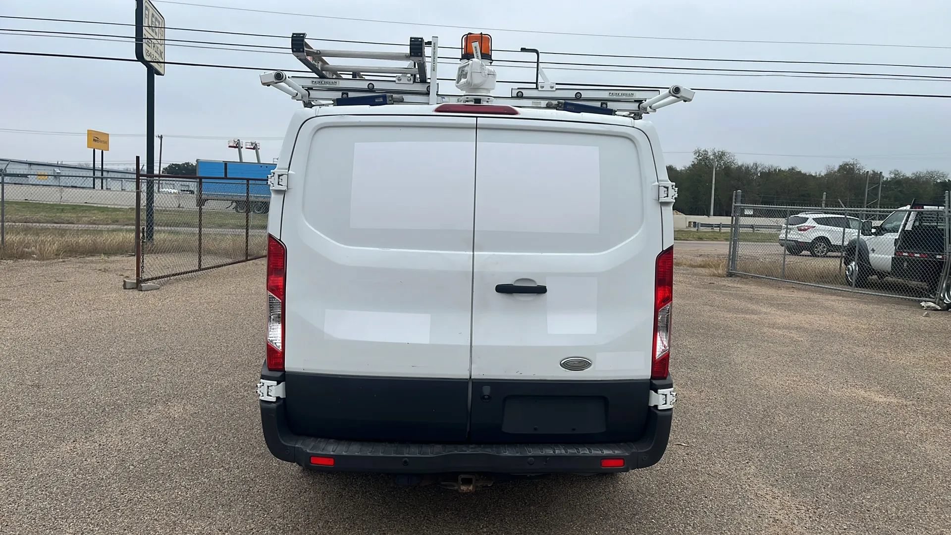 Used 2015 Ford Transit 250 130 Low Roof RWD image 3